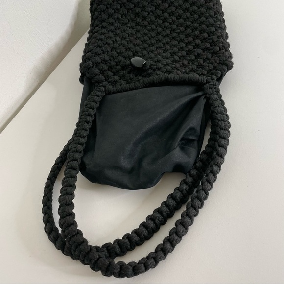 Vintage 90s/Y2K black macramé crochet purse with wooden bead closure - Picture 12 of 17